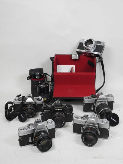 Set of six MINOLTA cameras with lenses: 
-...
