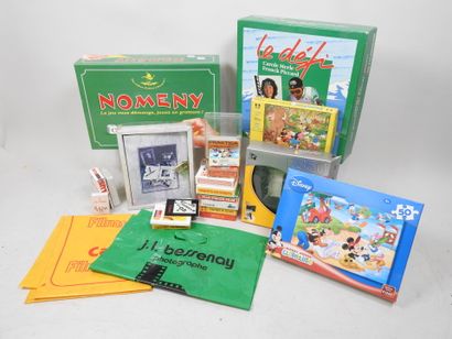 Photography-themed goodies, accessories,...