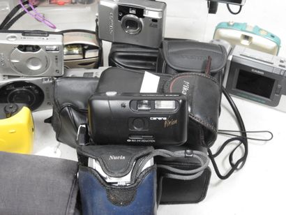 Set of around thirty 