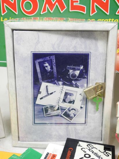 Photography-themed goodies, accessories,...
