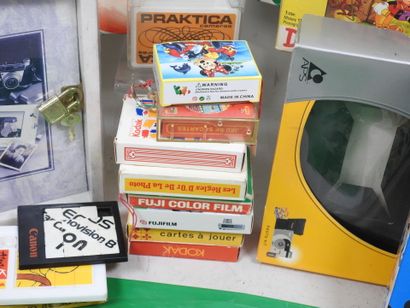 Photography-themed goodies, accessories,...