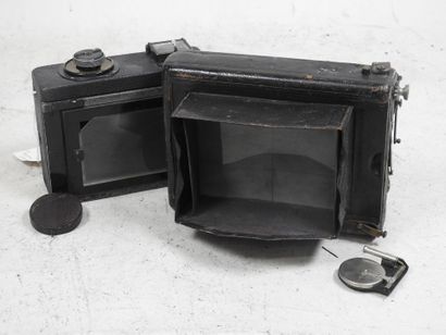 Set of two miscellaneous cameras: 
- a MURER...