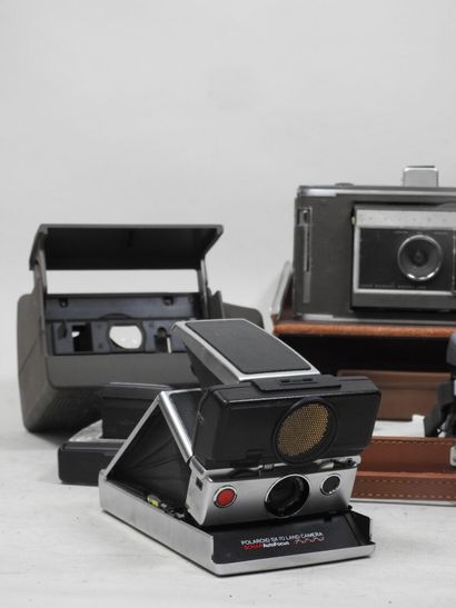 Set of six Polaroid cameras including: 
-...