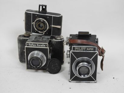 Set of three miscellaneous cameras: 
- REFLEX...
