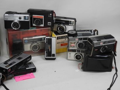 Set of around forty KODAK cameras, mainly...