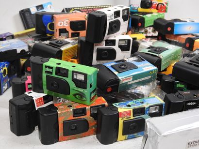 Important set of over sixty various disposable...