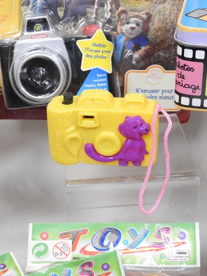 Photography-themed goodies, accessories,...