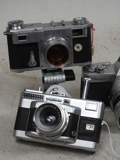 Set of three miscellaneous cameras: 
- CONTAX...