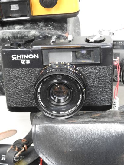 Set of around thirty compact, pocket and...