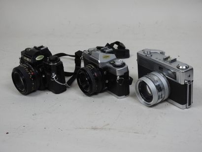 Set of six MINOLTA cameras with lenses: 
-...