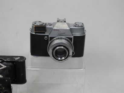 Set of seven KODAK cameras including :
-...