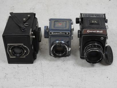 Set of four miscellaneous cameras: 
- a KOWA...