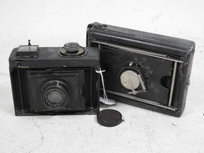 Set of two miscellaneous cameras: 
- a MURER...
