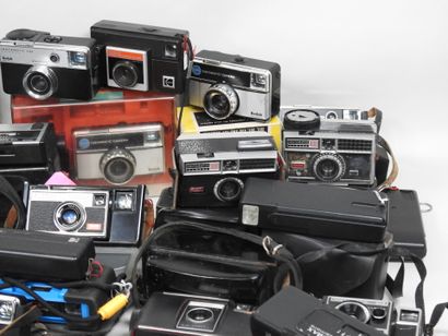 Set of around forty KODAK cameras, mainly...