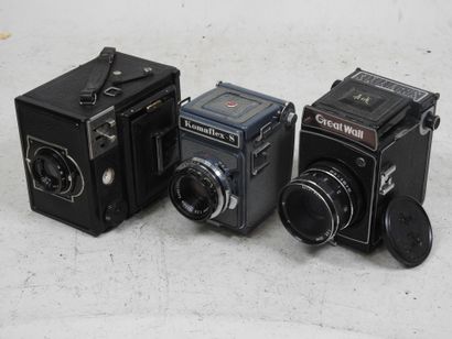 Set of four miscellaneous cameras: 
- a KOWA...
