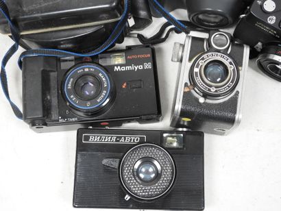 Set of around thirty compact, pocket and...
