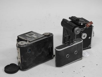Set of three miscellaneous cameras: 
- REFLEX...