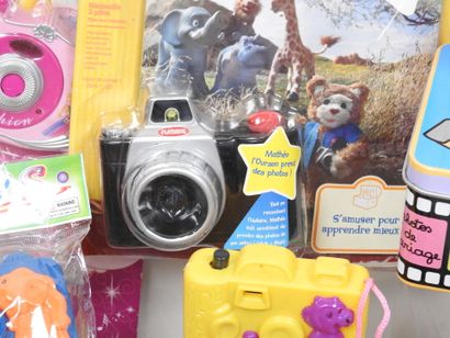 Photography-themed goodies, accessories,...