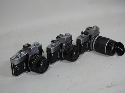 Set of six MINOLTA cameras with lenses: 
-...