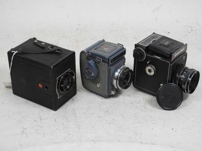 Set of four miscellaneous cameras: 
- a KOWA...