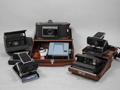 Set of six Polaroid cameras including: 
-...