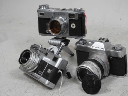 Set of three miscellaneous cameras: 
- CONTAX...