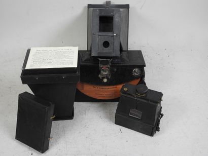 Set of two miscellaneous cameras: 
- a large...