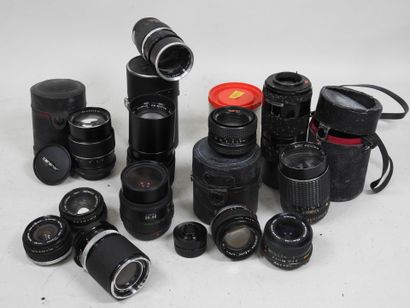 Set of more than a dozen different lenses,...