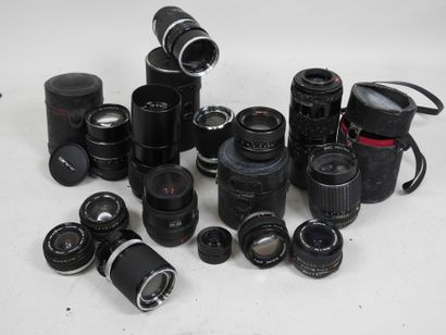 Set of more than a dozen different lenses,...