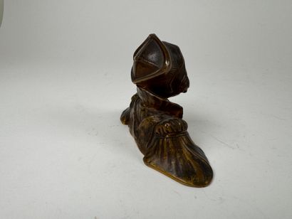 LOUCHET à Paris.
Petit presse-papier en bronze...