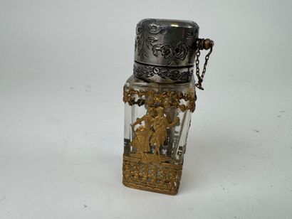Flacon à parfum en verre, la monture en laiton...