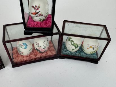 ASIE, XXe.
Petite collection d'œufs peints...