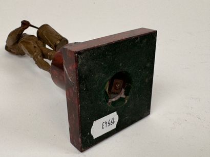 École, fin XIXe.
Le tambour.
Petit sujet...