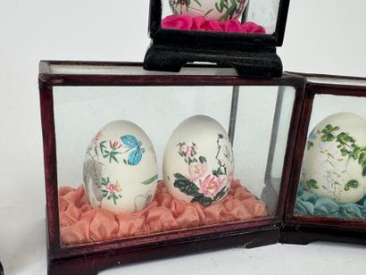 ASIE, XXe.
Petite collection d'œufs peints...