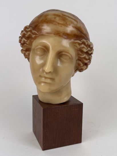 École, XXe.
Tête de femme en cire.
Présentée...