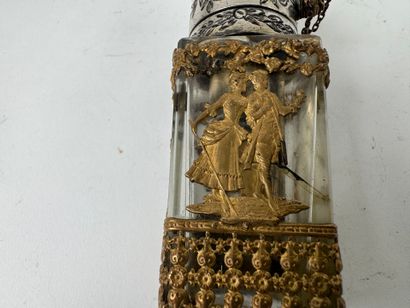 Flacon à parfum en verre, la monture en laiton...