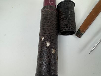 Étui tubulaire en carton bouilli, bois et...