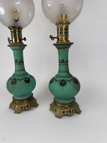 Paire de lampes à pétroles en céramiques...