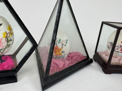 ASIE, XXe.
Petite collection d'œufs peints...