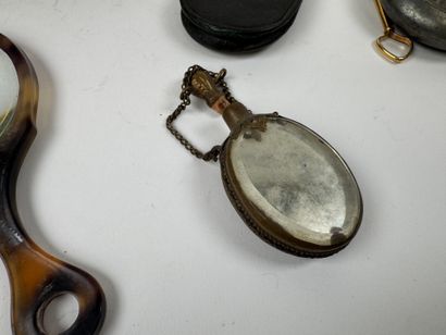 Lot d'objets de vitrine comprenant :
- une...