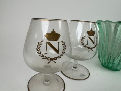 Deux paires de verres à cognac en verre à...