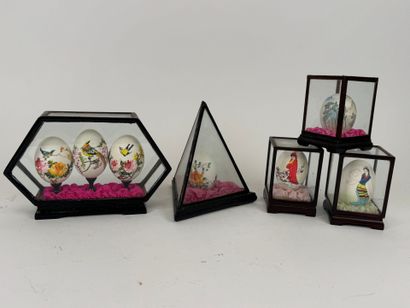 ASIE, XXe.
Petite collection d'œufs peints...