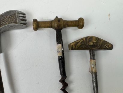 Collection de 5 tire-bouchons en bronze,...