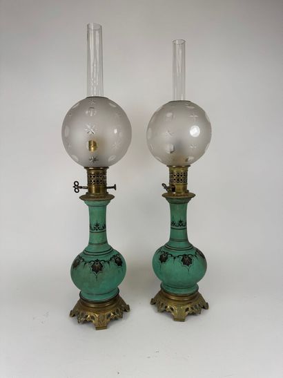 Paire de lampes à pétroles en céramiques...