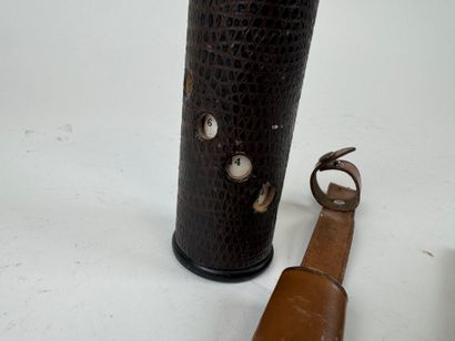 Étui tubulaire en carton bouilli, bois et...