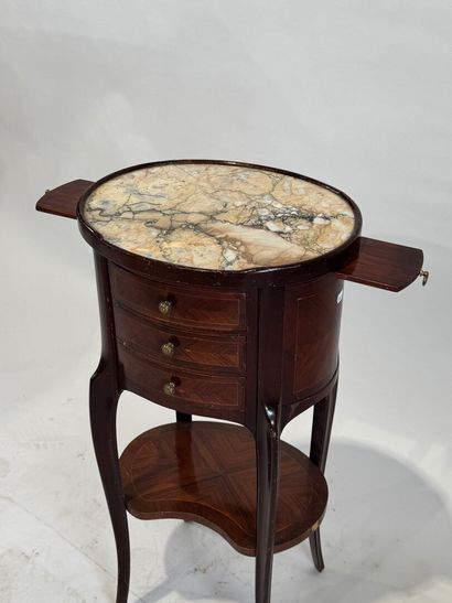 Curved pedestal table in molded wood, opening...