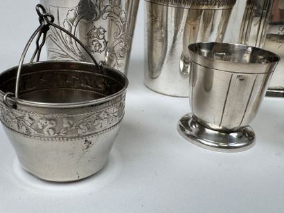 Silver plated lot including :
- CHRISTOFLE...