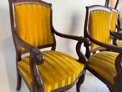 Set of 4 mahogany and mahogany veneered armchairs,...