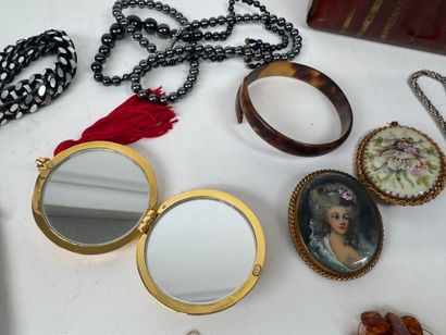 Lot of costume jewelry including necklaces,...