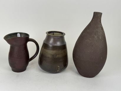 Lot comprising two ceramic vases and a pitcher.
Marks...
